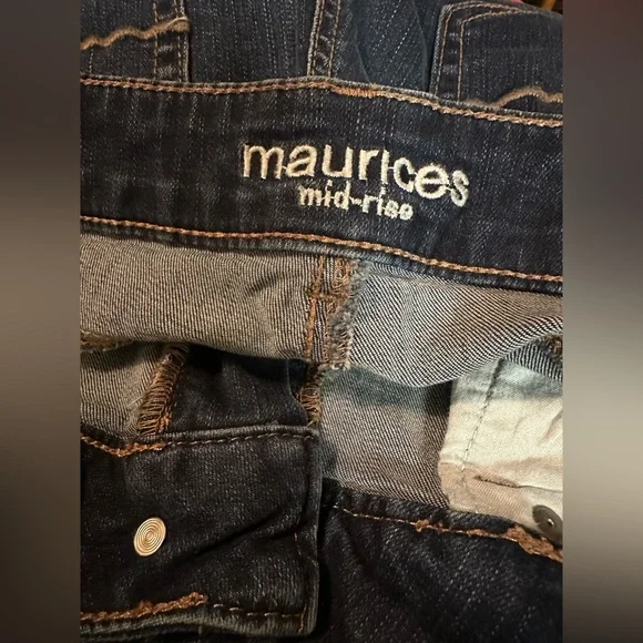 Maurices Mid-Rise Dark Wash Jeans Women’s Size 12 Short Stretch - Picture 3 of 6